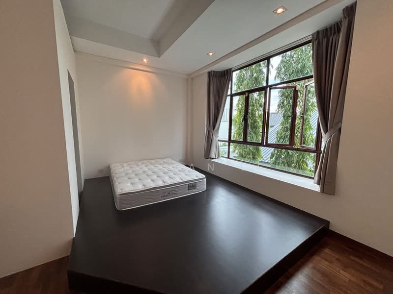Pasir Ris Beach Park, 511 Elias Road, 5 Bedrooms, 6,000 sqft, Detached House For Rent, by Julian Li, 500192323 - Bedroom - PropertyGuru.com.sg