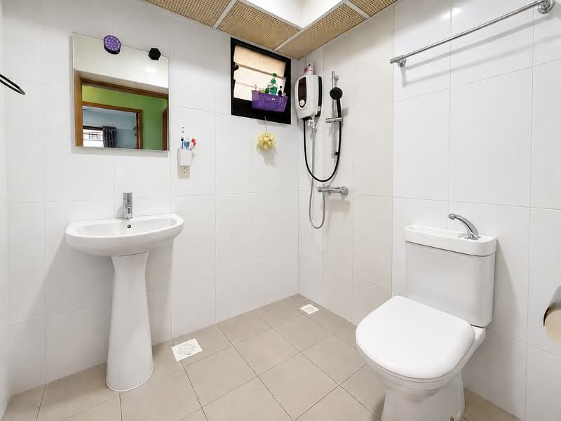 468B Bukit Batok West Avenue 9, 468B Bukit Batok West Avenue 9, 2 Bedrooms, 732 sqft, HDB Flat For Sale, by Andy Ong, 500192348 - Bathroom - PropertyGuru.com.sg