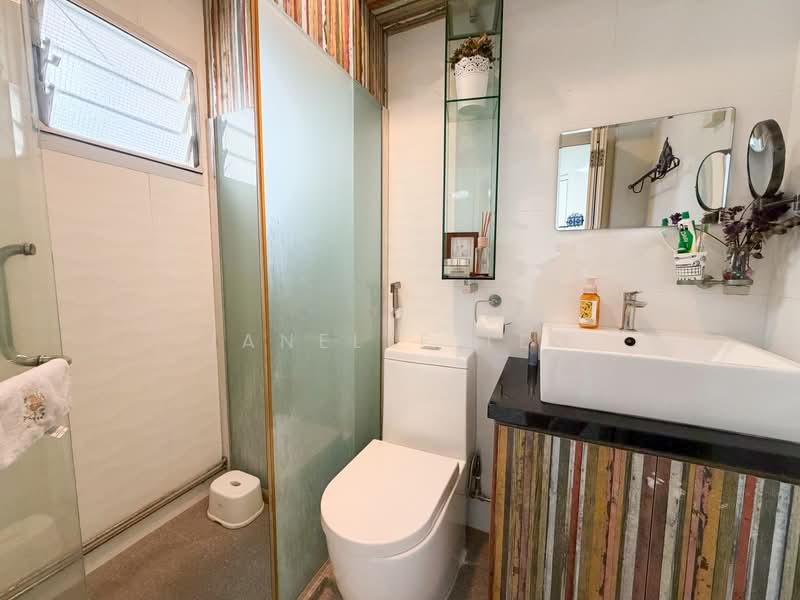 122 Sengkang East Way, 122 Sengkang East Way, 3 Bedrooms, 980 sqft, HDB Flat For Sale, by Janelle Teo, 500192360 - Bathroom - PropertyGuru.com.sg