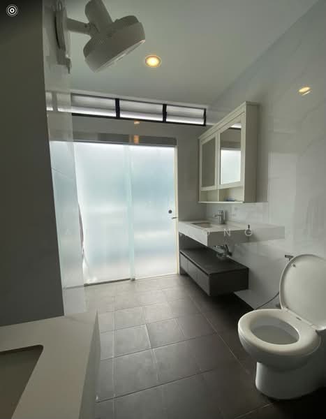 Barossa Gardens, 249 Pasir Panjang Road, Room Rental, 380 sqft, Terraced House For Rent, by Annie Wong, 500192373 - Bathroom - PropertyGuru.com.sg
