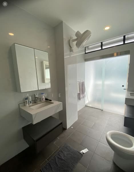 Barossa Gardens, 249 Pasir Panjang Road, Room Rental, 380 sqft, Terraced House For Rent, by Annie Wong, 500192373 - Bathroom - PropertyGuru.com.sg