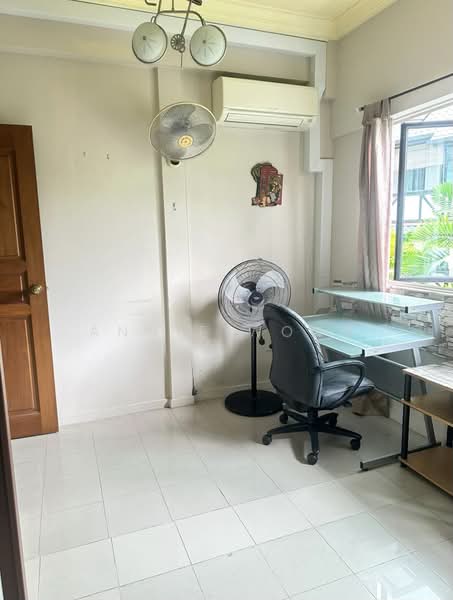 Barossa Gardens, 249 Pasir Panjang Road, Room Rental, 200 sqft, Terraced House For Rent, by Annie Wong, 500192373 - Study - PropertyGuru.com.sg