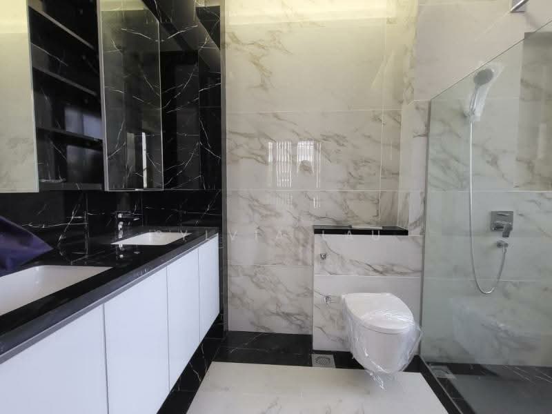🏡Well Built Semi-Detached With Basement, Lift and Pool! 🏕 Sylvia 9625 5221, Siglap, Fidelio St,  Aida St, Tosca St, Woo Mun Chew, 7 Bedrooms, 5,590 sqft, Semi-Detached House For Sale, by Sylvia Lau, 500192375 - Bathroom - PropertyGuru.com.sg