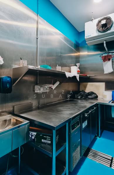 Mactaggart Foodlink, 20 Mactaggart Road, 2,497 sqft, Light Industrial (B1) For Rent, by Mirza Subari, 500192379 - Kitchen - CommercialGuru.com.sg