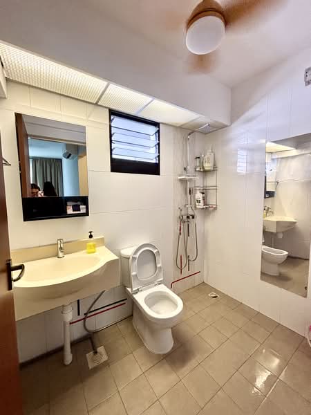 509B Yishun Avenue 4, 509B Yishun Avenue 4, Room Rental, 200 sqft, HDB Flat For Rent, by Mandy Chan, 500192387 - Master Bathroom - PropertyGuru.com.sg