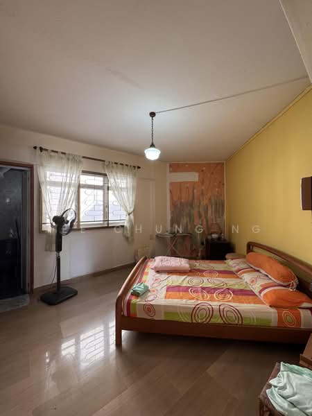 261 Tampines Street 21, 261 Tampines Street 21, 2 Bedrooms, 840 sqft, HDB Flat For Sale, by Yee chung Ng, 500192390 - Bedroom - PropertyGuru.com.sg
