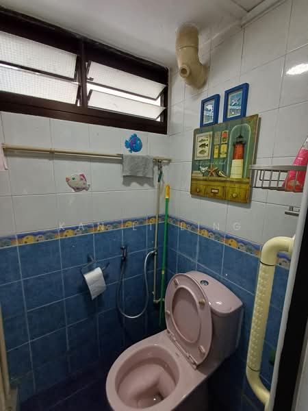 209 Boon Lay Place, 209 Boon Lay Place, 2 Bedrooms, 700 sqft, HDB Flat For Sale, by Kan Li Ling, 500192393 - Bathroom - PropertyGuru.com.sg