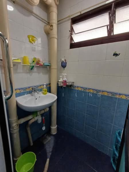 209 Boon Lay Place, 209 Boon Lay Place, 2 Bedrooms, 700 sqft, HDB Flat For Sale, by Kan Li Ling, 500192393 - Bathroom - PropertyGuru.com.sg