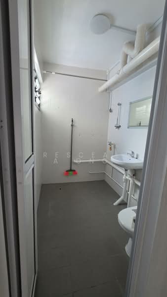 119 Bukit Batok West Avenue 6, 119 Bukit Batok West Avenue 6, 2 Bedrooms, 1,109 sqft, HDB Flat For Sale, by Prescealla Ong, 500192411 - Bathroom - PropertyGuru.com.sg