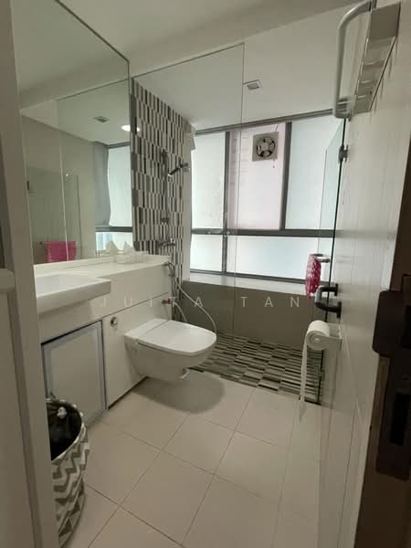 Southbank, 881 North Bridge Road, 2 Bedrooms, 969 sqft, Condominium For Rent, by Juita Tan, 500192413 - Bathroom - PropertyGuru.com.sg