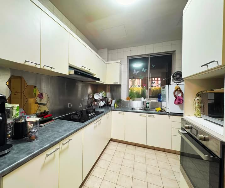 Maple Woods, 989 Bukit Timah Road, 3 Bedrooms, 1,378 sqft, Condominium For Sale, by David Lim, 500192439 - Kitchen - PropertyGuru.com.sg