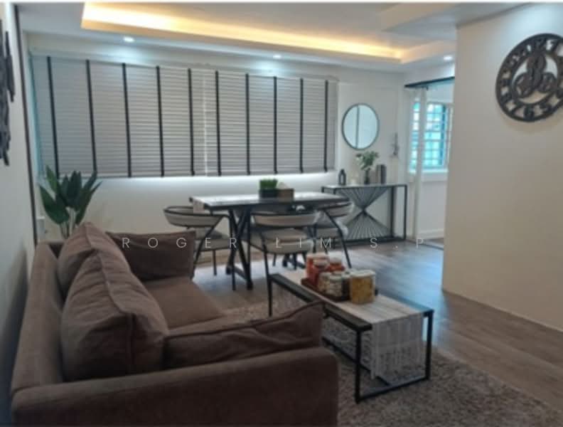 605 Yishun Street 61, 605 Yishun Street 61, 3 Bedrooms, 1,000 sqft, HDB Flat For Rent, by Roger Lim S.P, 500192445 - Living Room - PropertyGuru.com.sg