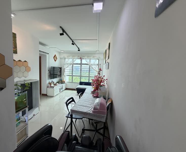 673A Edgefield Plains, 673A Edgefield Plains, 2 Bedrooms, 700 sqft, HDB Flat For Sale, by James Lee, 500192446 - Living Room - PropertyGuru.com.sg