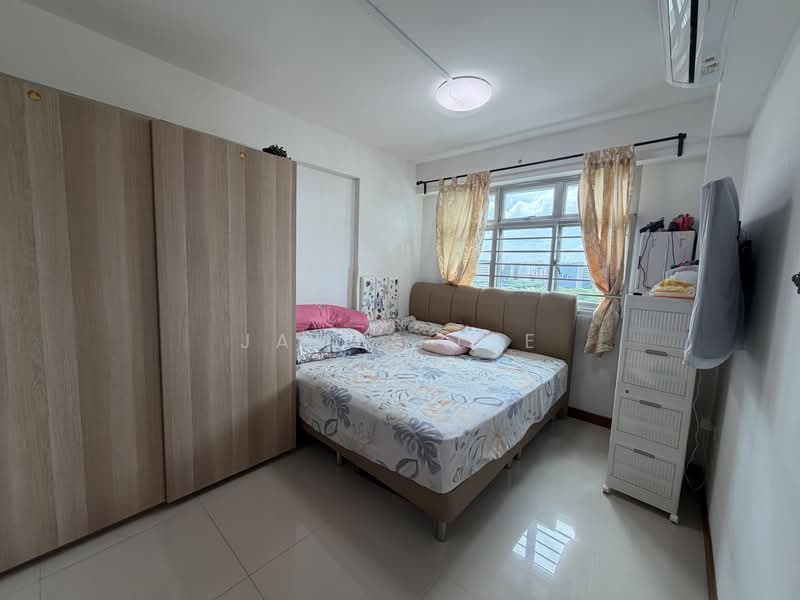 673A Edgefield Plains, 673A Edgefield Plains, 2 Bedrooms, 700 sqft, HDB Flat For Sale, by James Lee, 500192446 - Master Bedroom - PropertyGuru.com.sg
