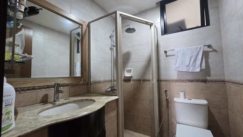 Regent Heights, 50 Bukit Batok East Avenue 5, 3 Bedrooms, 1,173 sqft, Condominium For Rent, by Jeff Lim, 500192451 - Bathroom - PropertyGuru.com.sg
