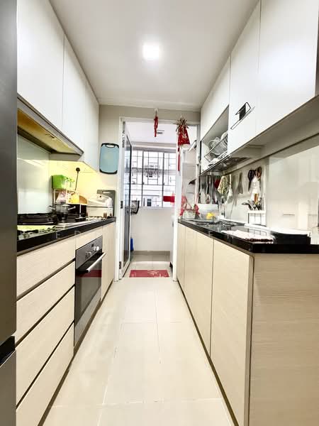 The Tampines Trilliant, 23 Tampines Central 7, 3 Bedrooms, 1,001 sqft, Executive Condominium For Rent, by Eddie Cheng, 500192468 - Kitchen - PropertyGuru.com.sg