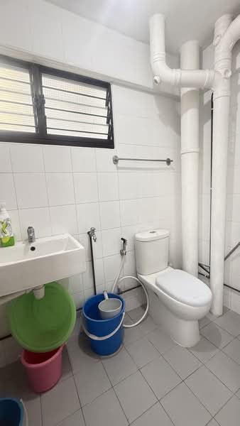 53 Teban Gardens Road, 53 Teban Gardens Road, 3 Bedrooms, 893 sqft, HDB Flat For Sale, by Simon Tong, 500192474 - Bathroom - PropertyGuru.com.sg
