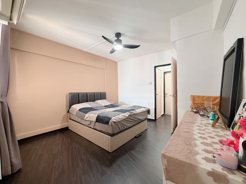 633 Ang Mo Kio Avenue 6, 633 Ang Mo Kio Avenue 6, 3 Bedrooms, 980 sqft, HDB Flat For Sale, by Jax Lim, 500192510 - Master Bedroom - PropertyGuru.com.sg