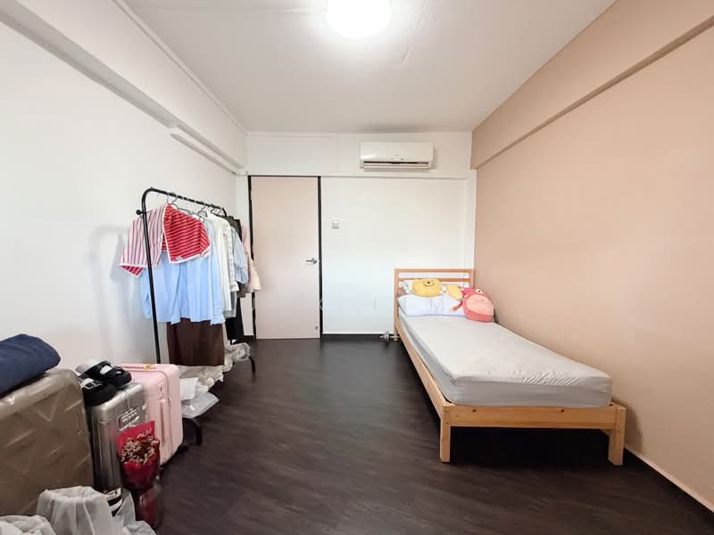 633 Ang Mo Kio Avenue 6, 633 Ang Mo Kio Avenue 6, 3 Bedrooms, 980 sqft, HDB Flat For Sale, by Jax Lim, 500192510 - Common Bedroom 2 - PropertyGuru.com.sg
