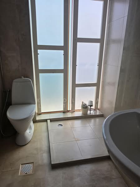 Onan, Carpmael, off Dunman Road, Carpmael, off Onan & Dunman Rd, 4 Bedrooms, 2,065 sqft, Terraced House For Sale, by Karolina Lestiadi, 500192515 - Bathroom - PropertyGuru.com.sg