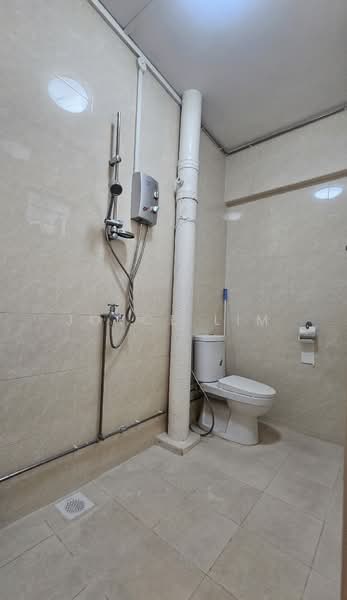 552 Jurong West Street 42, 552 Jurong West Street 42, 3 Bedrooms, 1,442 sqft, HDB Flat For Sale, by Joyce Lim, 500192519 - Bathroom - PropertyGuru.com.sg