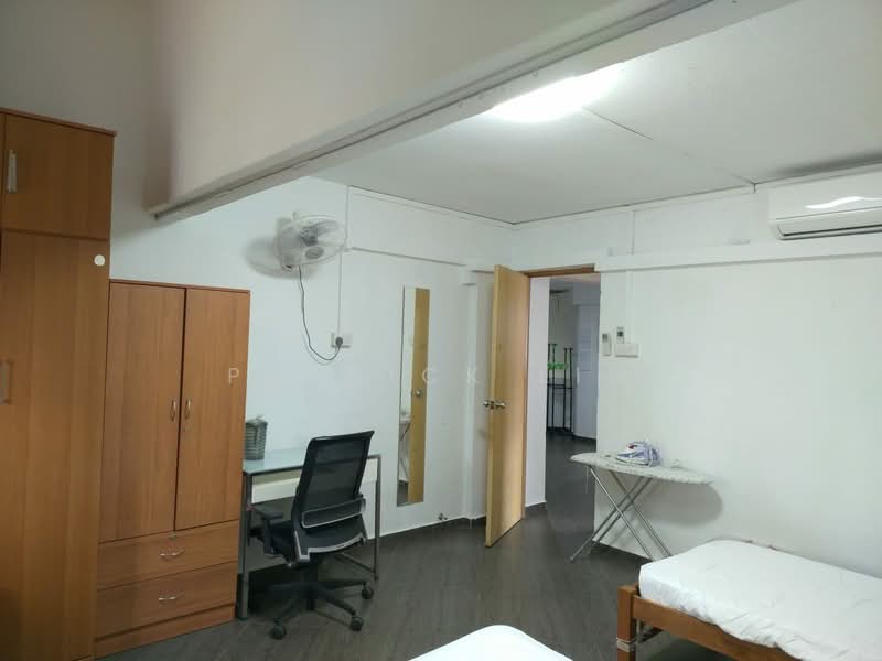 233 Bukit Batok East Avenue 5, 233 Bukit Batok East Avenue 5, Room Rental, 300 sqft, HDB Flat For Rent, by Patrick Lim, 500192532 - Spacious & Huge Bedroom - PropertyGuru.com.sg