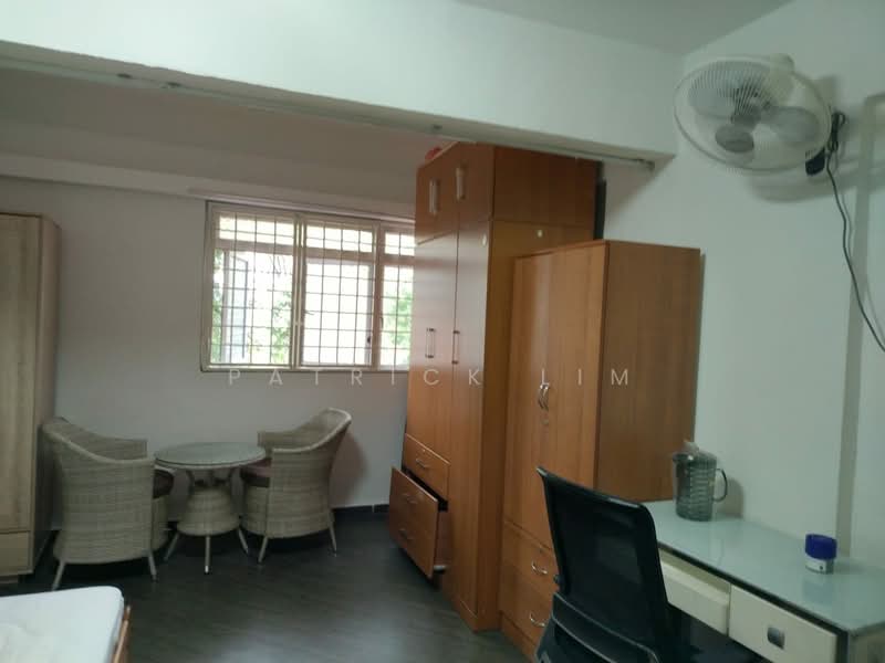 233 Bukit Batok East Avenue 5, 233 Bukit Batok East Avenue 5, Room Rental, 300 sqft, HDB Flat For Rent, by Patrick Lim, 500192532 - Spacious & Huge Bedroom  - PropertyGuru.com.sg