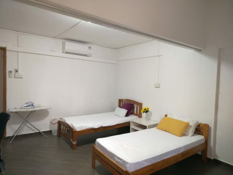 233 Bukit Batok East Avenue 5, 233 Bukit Batok East Avenue 5, Room Rental, 300 sqft, HDB Flat For Rent, by Patrick Lim, 500192532 - Spacious & Huge Bedroom - PropertyGuru.com.sg