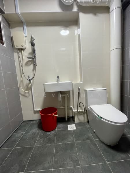 948 Jurong West Street 91, 948 Jurong West Street 91, 3 Bedrooms, 1,130 sqft, HDB Flat For Sale, by Ashcvin Mani, 500192535 - Bathroom - PropertyGuru.com.sg