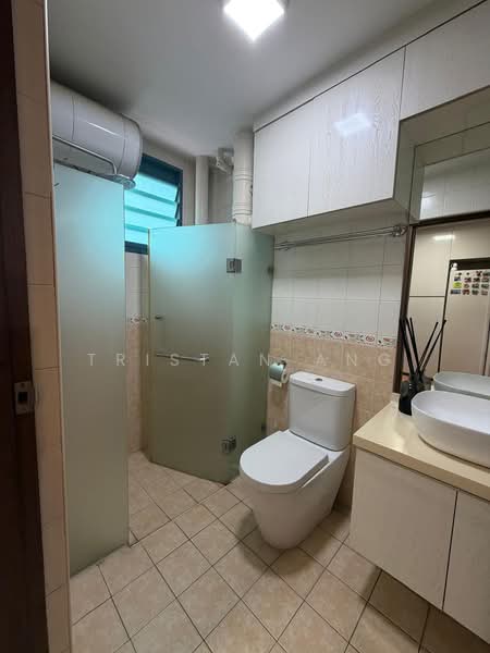 185 Edgefield Plains, 185 Edgefield Plains, 3 Bedrooms, 1,184 sqft, HDB Flat For Sale, by Tristan Ang, 500192539 - Bathroom - PropertyGuru.com.sg
