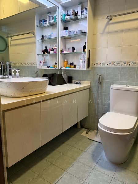 185 Edgefield Plains, 185 Edgefield Plains, 3 Bedrooms, 1,184 sqft, HDB Flat For Sale, by Tristan Ang, 500192539 - Bathroom - PropertyGuru.com.sg