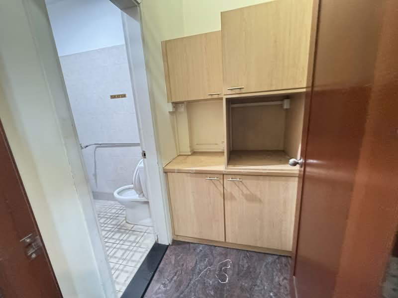 E-Centre @ Redhill, 3791 Jalan Bukit Merah, 979 sqft, Light Industrial (B1) For Sale, by Chris Soo, 500192552 - Bathroom - CommercialGuru.com.sg