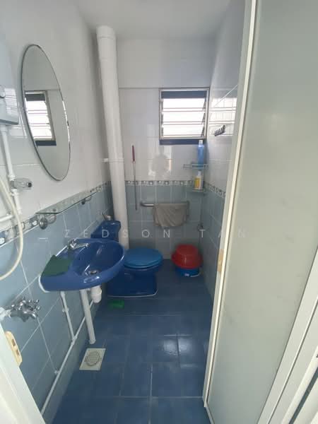 716 Yishun Street 71, 716 Yishun Street 71, 2 Bedrooms, 688 sqft, HDB Flat For Rent, by Zedson Tan, 500192557 - Bathroom - PropertyGuru.com.sg