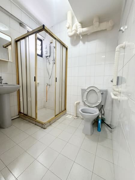 37 Telok Blangah Rise, 37 Telok Blangah Rise, 3 Bedrooms, 1,259 sqft, HDB Flat For Sale, by Shirley Chua, 500192561 - Bathroom - PropertyGuru.com.sg