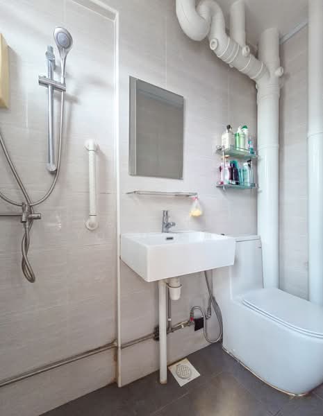 554 Hougang Street 51, 554 Hougang Street 51, 4 Bedrooms, 1,119 sqft, HDB Flat For Sale, by Marcella Yong 杨惠晴, 500192568 - Bathroom - PropertyGuru.com.sg