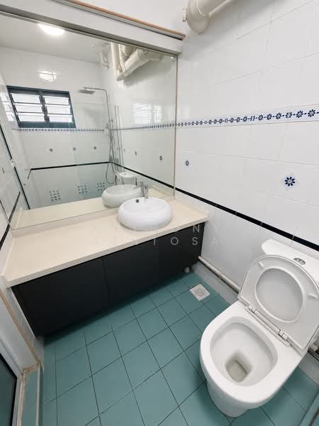 467 Admiralty Drive, 467 Admiralty Drive, 3 Bedrooms, 1,097 sqft, HDB Flat For Sale, by Anthony Sentosa, 500192576 - Bathroom - PropertyGuru.com.sg