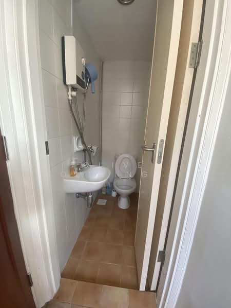 Emerald Garden, 33 Club Street, Room Rental, 150 sqft, Condominium For Rent, by Liu Siqi, 500192579 - Bathroom - PropertyGuru.com.sg