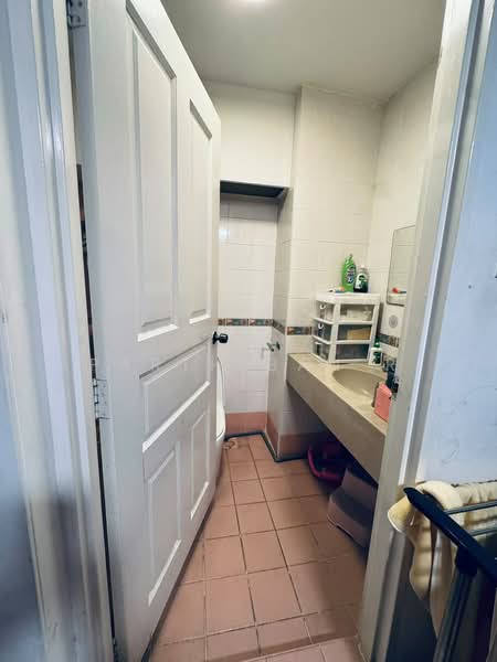 689B Woodlands Drive 75, 689B Woodlands Drive 75, 3 Bedrooms, 969 sqft, HDB Flat For Sale, by Agt Parthiban, 500192581 - Bathroom - PropertyGuru.com.sg