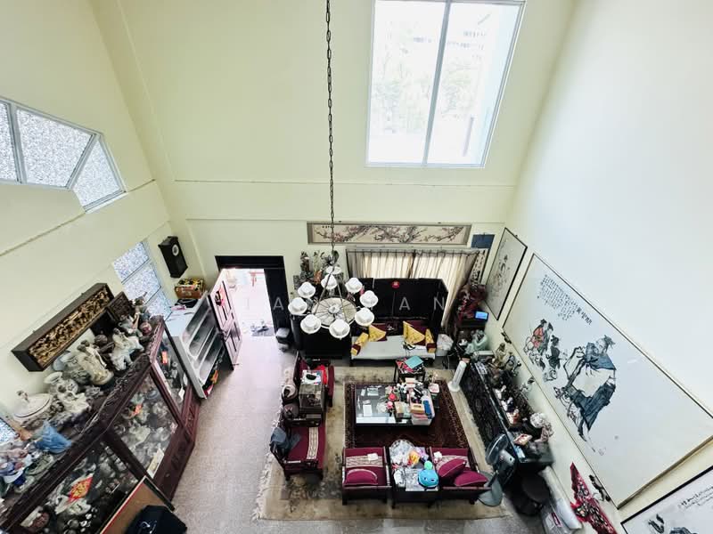 Pinewood Terrace, , 5 Bedrooms, 3,995 sqft, Terraced House For Sale, by Ian Tan, 500192589 - High Ceiling Living Room - PropertyGuru.com.sg
