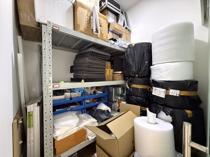 Prestige Centre, 71 Bukit Batok Crescent, 893 sqft, Light Industrial (B1) For Sale, by Anthony Sentosa, 500192590 - Interior - CommercialGuru.com.sg