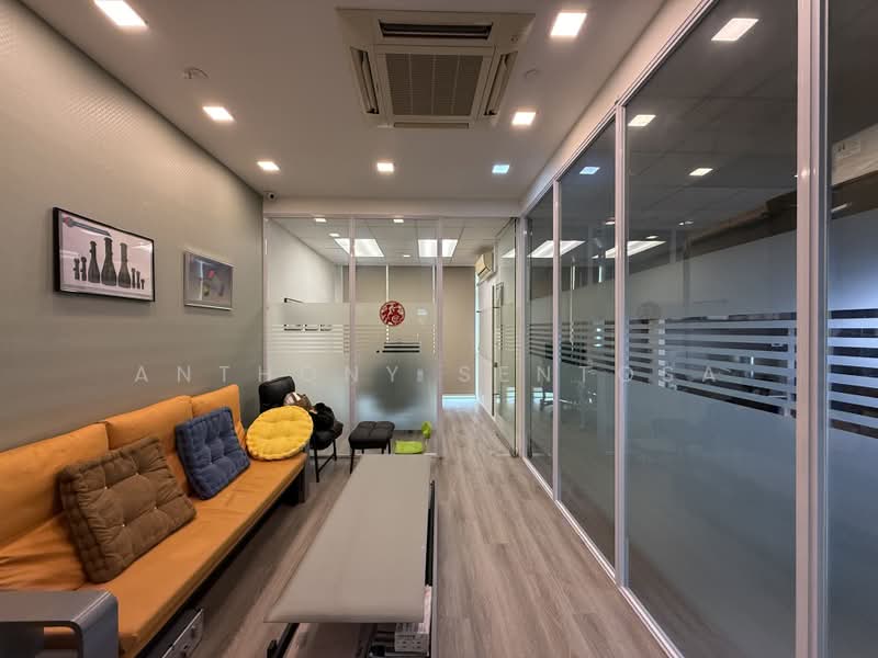 Prestige Centre, 71 Bukit Batok Crescent, 893 sqft, Light Industrial (B1) For Sale, by Anthony Sentosa, 500192590 - Interior - CommercialGuru.com.sg