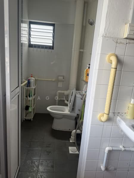 153 Serangoon North Avenue 1, 153 Serangoon North Avenue 1, Room Rental, 102 sqft, HDB Flat For Rent, by Maggie Lee, 500192637 - Bathroom - PropertyGuru.com.sg