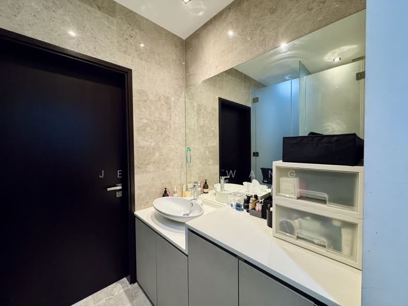 The Hillier, 6 Hillview Rise, 1 Bedroom, 624 sqft, Condominium For Rent, by Jeremy Wang, 500192640 - Bathroom - PropertyGuru.com.sg