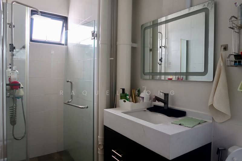 470 Jurong West Street 41, 470 Jurong West Street 41, 3 Bedrooms, 1,604 sqft, HDB Flat For Sale, by Raquel Fong, 500192642 - Bathroom - PropertyGuru.com.sg