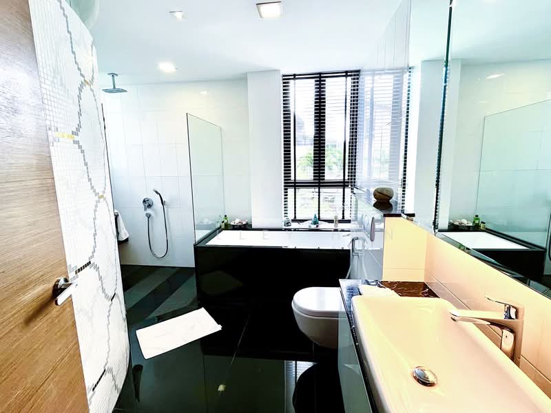 Sunset Way, Sunset Way, 6 Bedrooms, 5,400 sqft, Semi-Detached House For Sale, by Shelley Han, 500192645 - Bathroom - PropertyGuru.com.sg