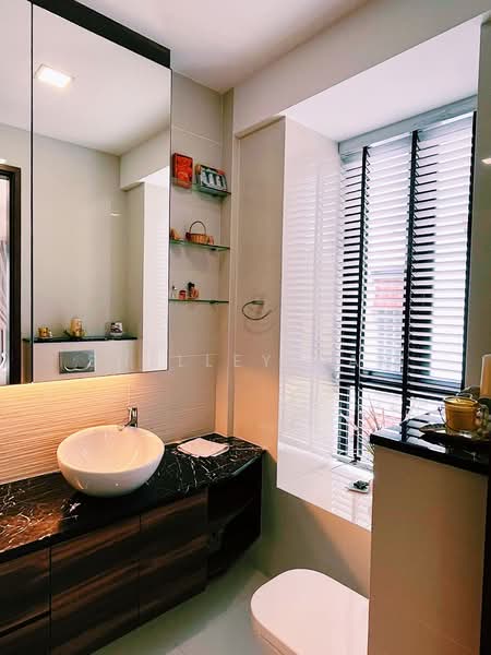 Sunset Way, Sunset Way, 6 Bedrooms, 5,400 sqft, Semi-Detached House For Sale, by Shelley Han, 500192645 - Bathroom - PropertyGuru.com.sg