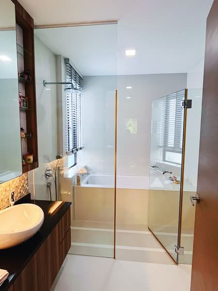 Sunset Way, Sunset Way, 6 Bedrooms, 5,400 sqft, Semi-Detached House For Sale, by Shelley Han, 500192645 - Bathroom - PropertyGuru.com.sg