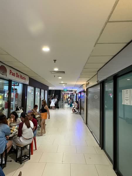 Lucky Plaza, 304 Orchard Road, 250 sqft, Mall Shop For Rent, by Darryl Ng, 500192654 - Corridor - CommercialGuru.com.sg