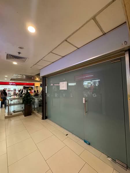 Lucky Plaza, 304 Orchard Road, 250 sqft, Mall Shop For Rent, by Darryl Ng, 500192654 - Entrance - CommercialGuru.com.sg