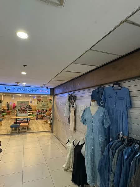 Lucky Plaza, 304 Orchard Road, 250 sqft, Mall Shop For Rent, by Darryl Ng, 500192654 - Interior - CommercialGuru.com.sg
